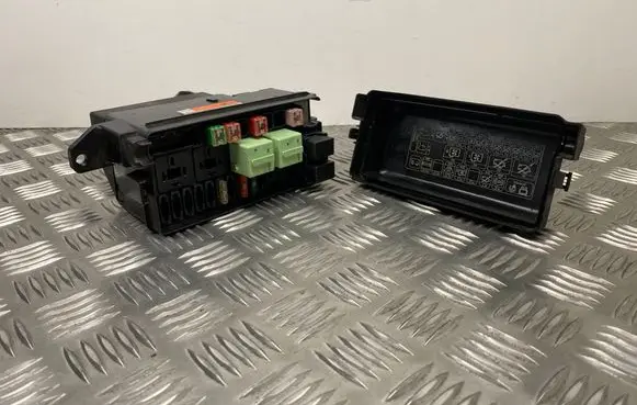Mini One - Cooper Coupe R56 Fuse box set 9240945