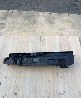 BMW 1 E81 E87 Radiator mount bracket 7524914 11074810