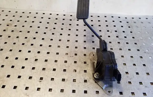 Subaru Forester SH Accelerator throttle pedal 36010AG110 1988007090 02M25B00100