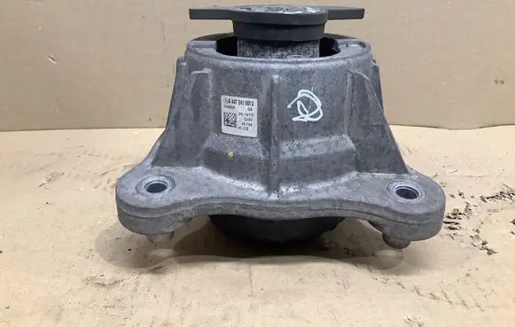 Engine mount bracket