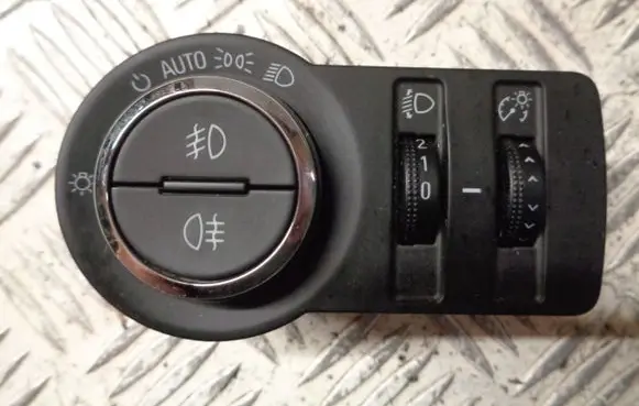 Chevrolet Cruze Light switch 13301752