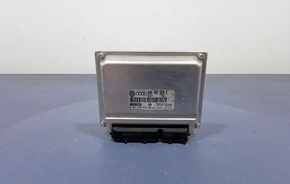 Volkswagen PASSAT B5 Engine control unit/module ECU 8D0907558E
