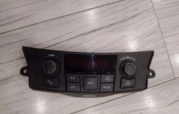 Suzuki Swift II Climate control unit 