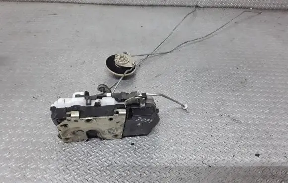 Peugeot 406 Front door lock 