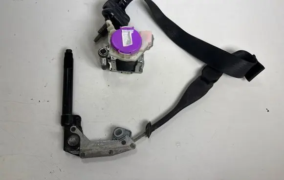 Ford Mustang VI Front seatbelt FR3B63612D64AH