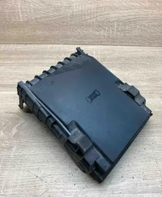 Volkswagen PASSAT B7 Fuse module 1K0937132F 017180061 FUSEBOX