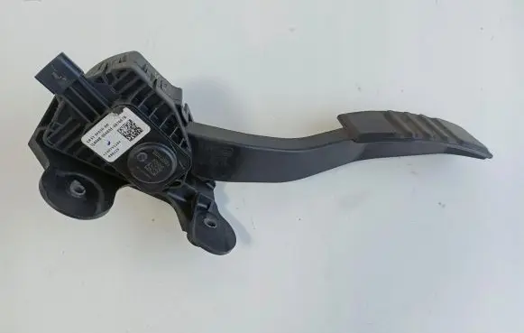 Ford Mustang VI Accelerator throttle pedal CR33-9F836-BB