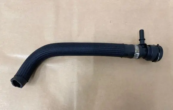 Engine coolant pipe/hose