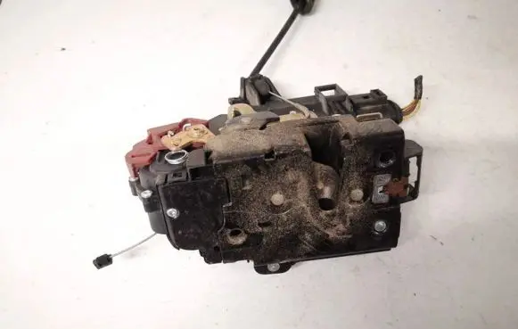 Skoda Octavia Mk2 (1Z) Front door lock