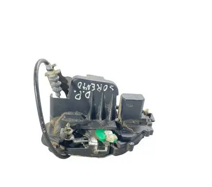 KIA Sorento Front door lock A045777
