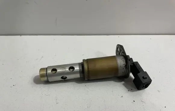BMW 5 F10 F11 Electromagnetic valve 7585425
