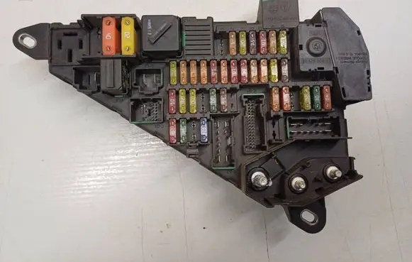 BMW 5 E60 E61 Fuse module 6906601