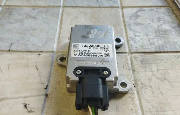 Opel Vectra C ESP acceleration yaw rate sensor 13223930 15113701