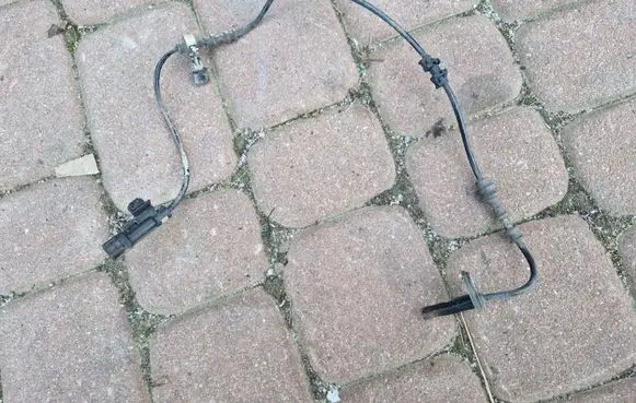 Opel Insignia B ABS brake wheel speed sensor 84371487