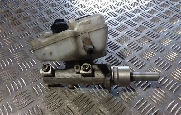 Ford Mondeo Mk III Master brake cylinder 22407779