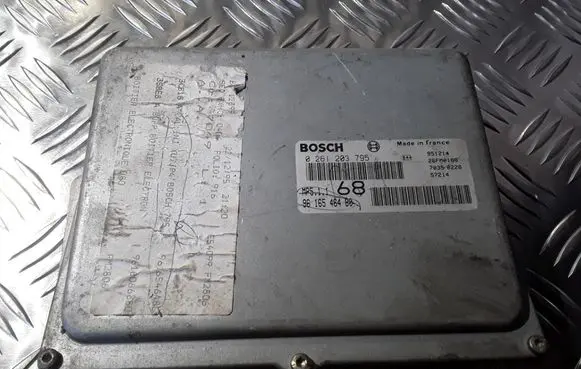 Peugeot 406 Engine control unit/module 0261203795 9616546480