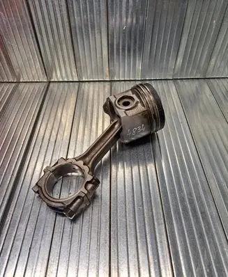 Nissan X-Trail T30 Piston with connecting rod 5M3
