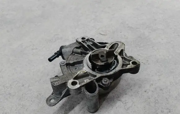 Peugeot 508 Vacuum pump 9673836180