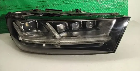 Audi Q7 4M Headlight/headlamp DEFECT 4M0941036 4M0941784