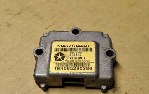 Chrysler PT Cruiser Airbag control unit/module P04671844AC