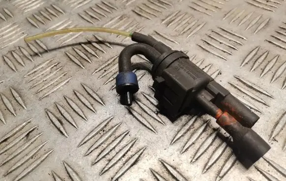 Mercedes-Benz C W203 Turbo solenoid valve 0025401497