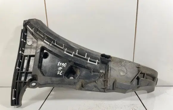 Volvo XC90 Front bumper mounting bracket 30698128