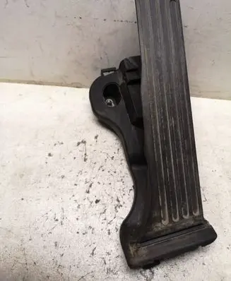 Volkswagen PASSAT B7 Accelerator throttle pedal 1K1723503AJ