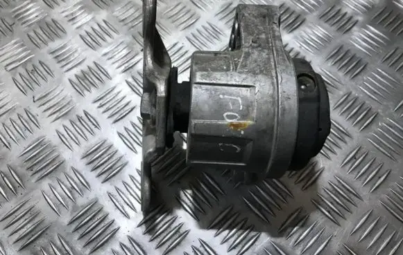 Ford Mondeo Mk III Engine mount bracket 2s716f012ad 2s71-6f012-ad
