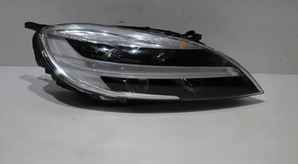 Volvo V40 Headlight/headlamp 107200272191 31677023 1212170117