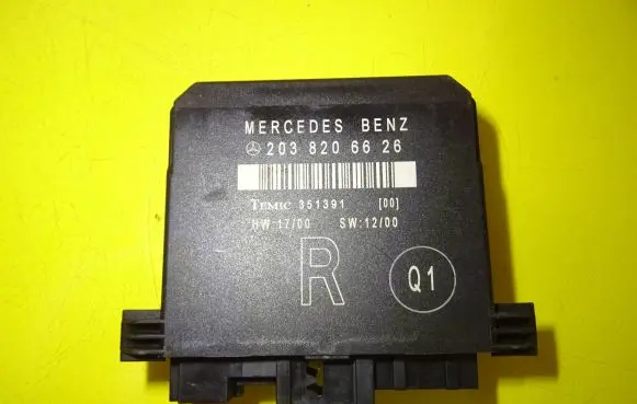 Mercedes-Benz C W203 Door control unit/module 2038206626