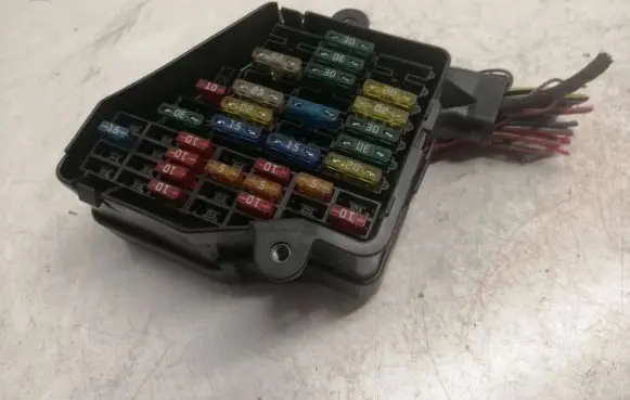 Audi A4 S4 B6 8E 8H Fuse module 0517263