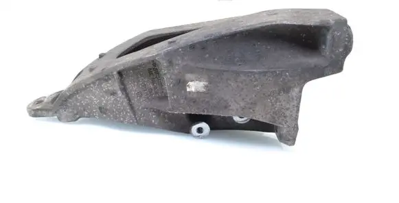Volkswagen Transporter - Caravelle T5 Engine mounting bracket 7E0199370