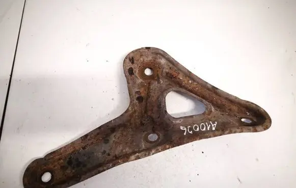 Toyota Avensis T250 Engine mount bracket
