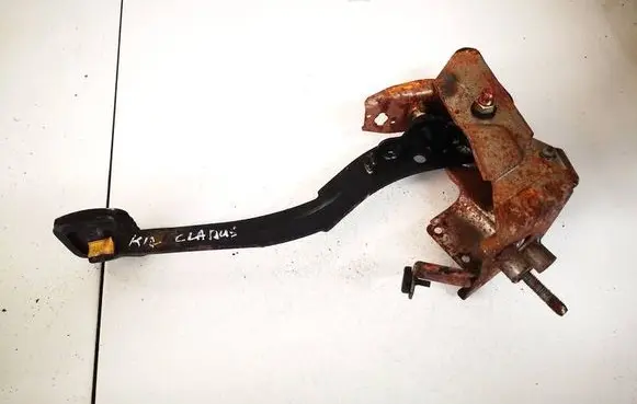 KIA Clarus Clutch pedal 