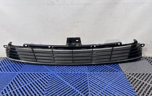 Toyota Auris E180 Front bumper lower grill 5311202670 5311202680