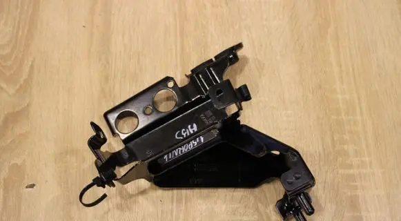 Opel Insignia A ABS pump bracket