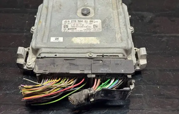 Mercedes-Benz A W176 Engine control unit/module A2709002100 A2709011700