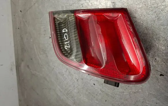 Mercedes-Benz E W210 Rear/tail lights A2108208664 6499 318522Q2