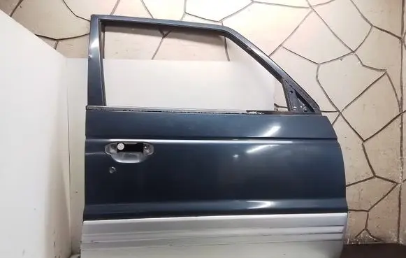 Mitsubishi Pajero Front door