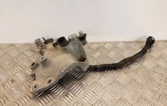 Opel Vivaro Engine mounting bracket 648606762R 93455374