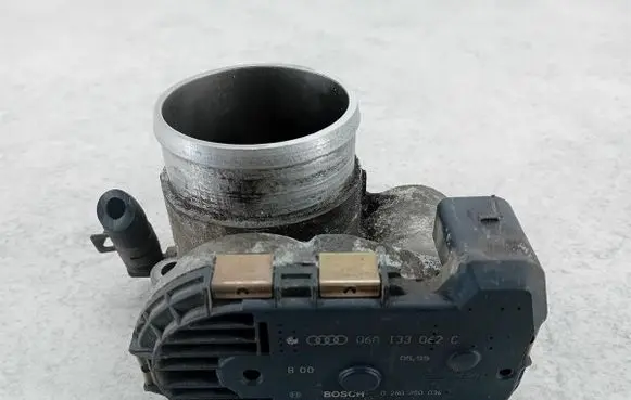 Audi TT Mk1 Throttle body valve 06A133062C