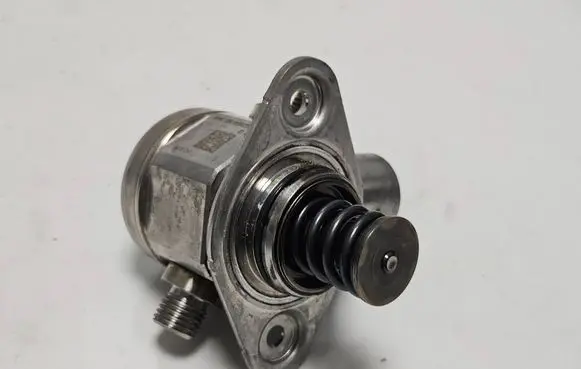 BMW X3 F25 Fuel injection high pressure pump 8604231 0137291 7610761