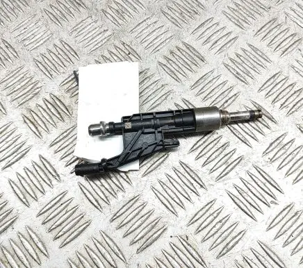 BMW 5 G30 G31 Fuel injector 7639990 0261500539