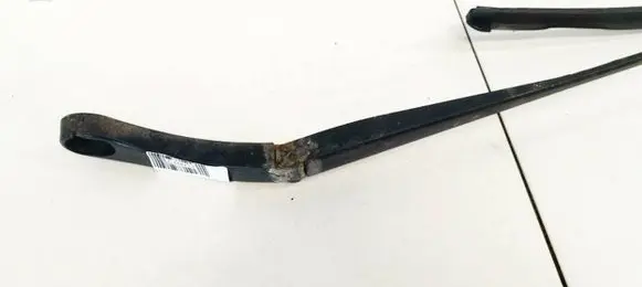 Front wiper blade arm