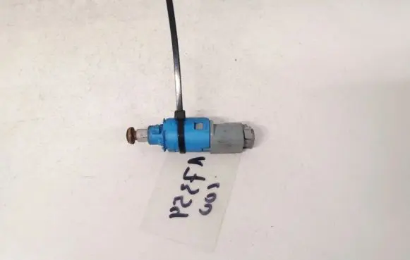 Renault Megane II Brake pedal sensor switch 8200168239b 8200168239-b