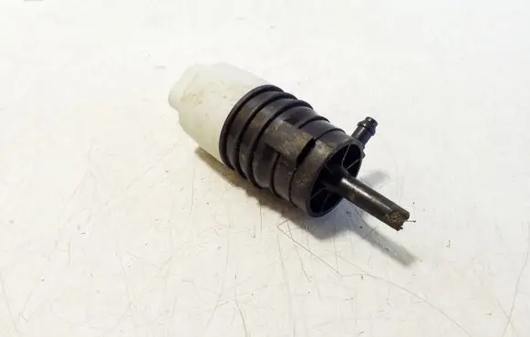 BMW i4 Windscreen/windshield washer pump 7298309
