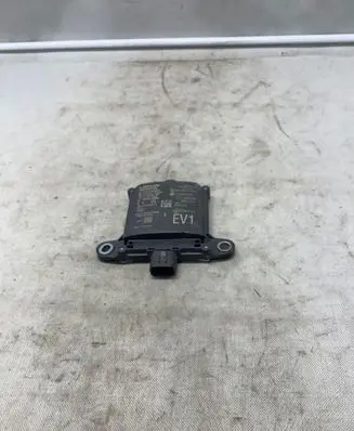 Toyota RAV 4 (XA50) Distronic sensor radar 8816242120