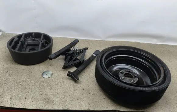 Chrysler Pacifica R17 spare wheel