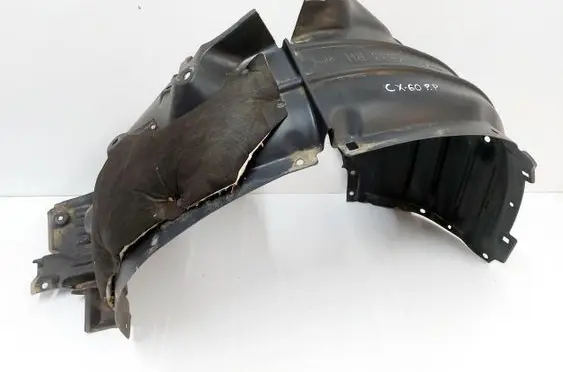 Front wheel arch liner splash guards
