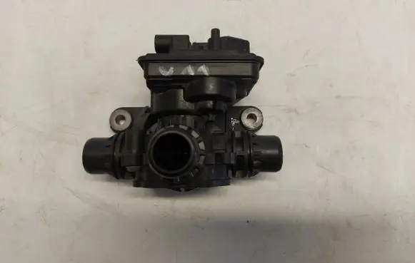 Engine coolant pipe/hose